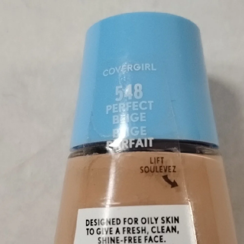 COVERGIRL Clean Matte Liquid Foundation 548 Perfect Beige 1 fl oz Liquid Fresh